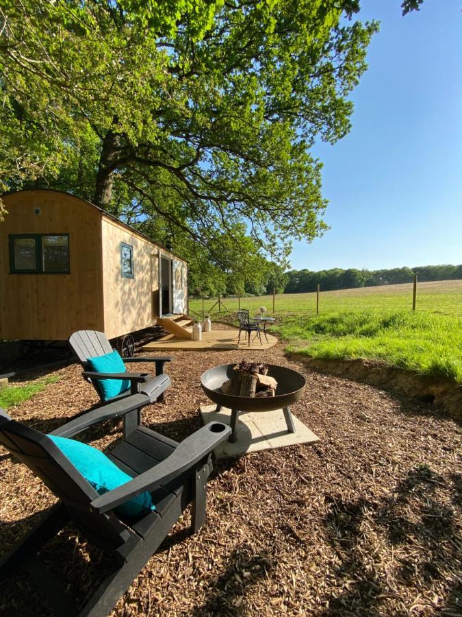 Coachroad Shepherds Huts Petworth Buitenkant foto