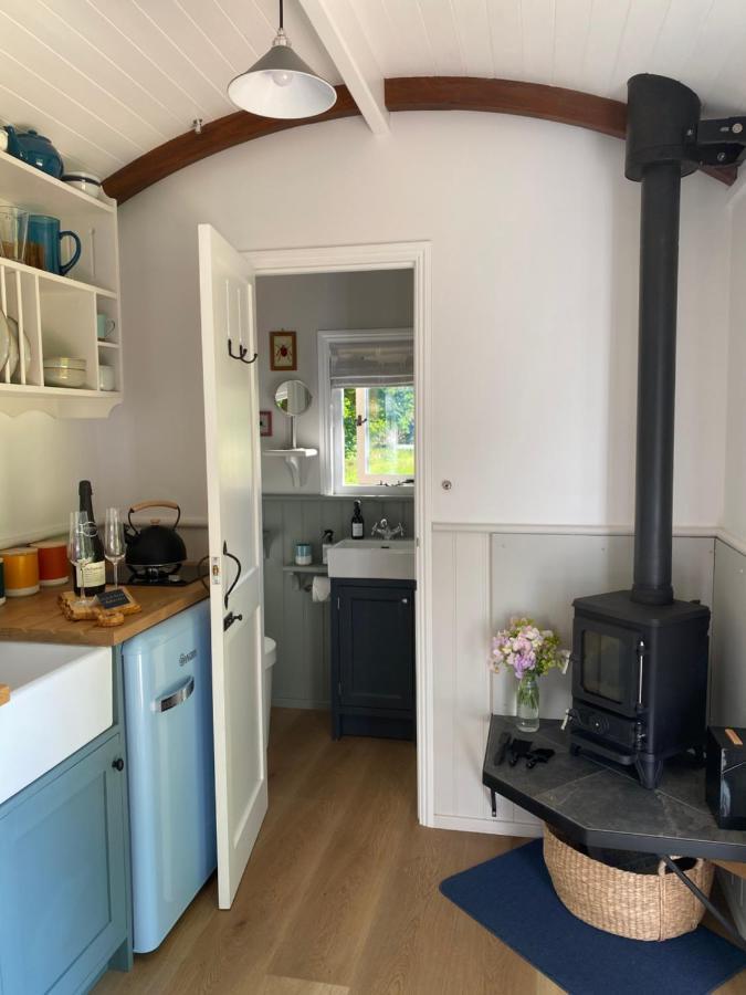 Coachroad Shepherds Huts Petworth Buitenkant foto