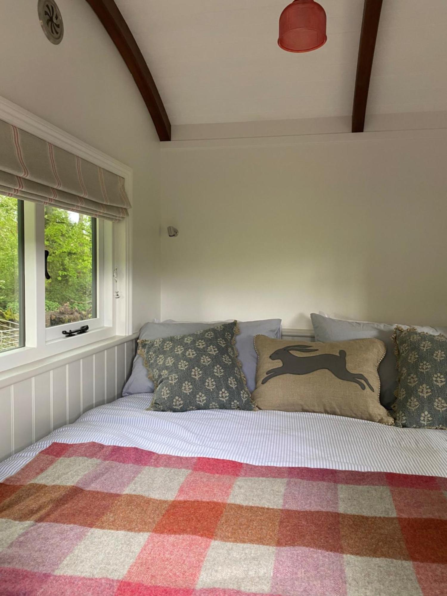 Coachroad Shepherds Huts Petworth Buitenkant foto